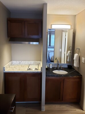 Room, 2 Queen Beds, Kitchenette | Private kitchenette