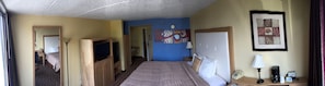 Standardzimmer, 1 King-Bett | Zimmersafe, Schreibtisch, Bügeleisen/Bügelbrett, kostenlose Babybetten