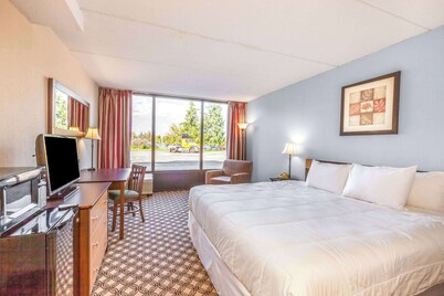 Days Inn by Wyndham Syracuse