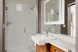 Hair dryer, towels - SpringHill Suites by Marriott Beaufort (Beaufort)
