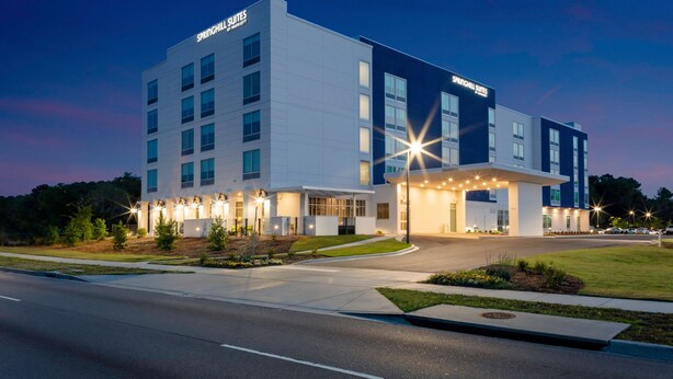 A modern hotel with a flat roof, large windows, and a well-lit entrance. - SpringHill Suites by Marriott Beaufort (Beaufort)