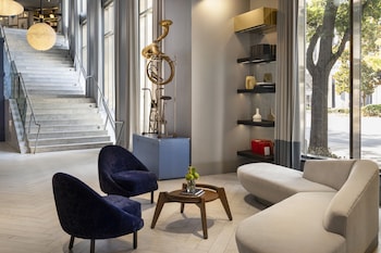 Lobby lounge at Le Meridien New Orleans