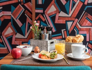 Se ofrece un desayuno bufé todos los días (por un coste adicional)