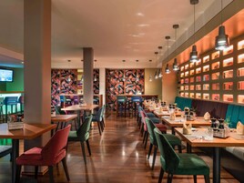 供應午餐及晚餐；地區菜