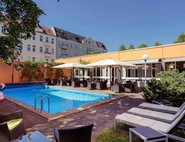 Außenpool (je nach Saison geöffnet)