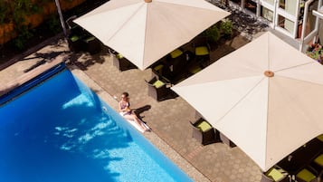 Piscine extérieure (ouverte en saison)