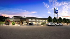 A Best Western hotel with a parking lot, a sign, and a building with multiple windows and balconies. - Best Western Dayton (Dayton)
