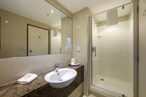 Douche, articles de toilette écologiques, sÚche-cheveux