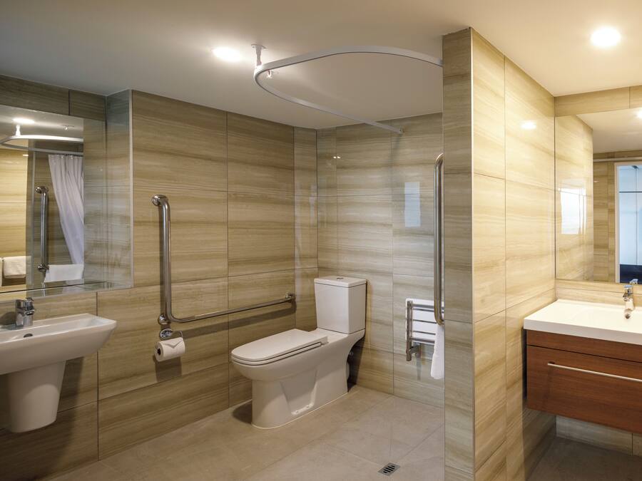 Ducha, artículos de tocador ecológicos, secador de pelo, toallas