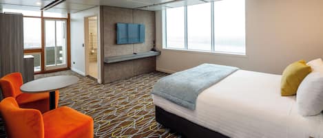 Una cassaforte in camera, una scrivania, ferro/asse da stiro