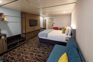 Caja de seguridad en la habitación y escritorio