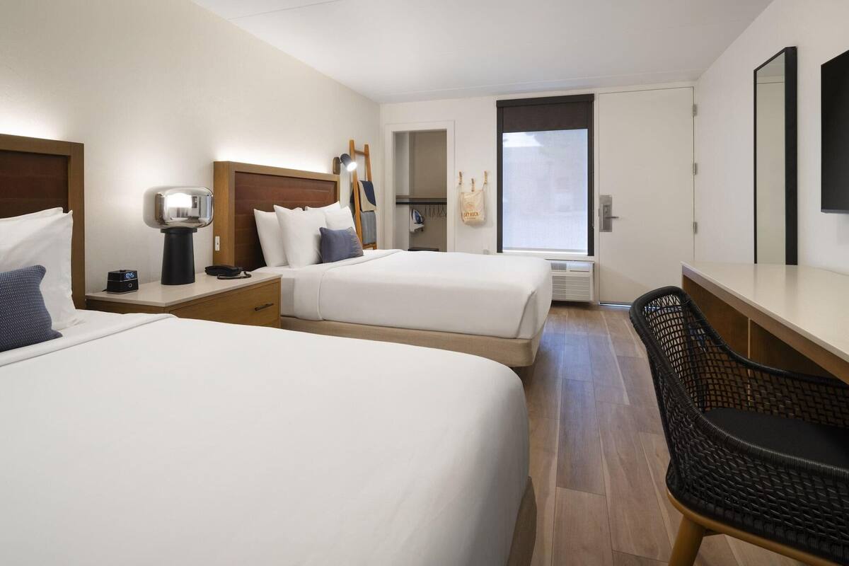 Hochwertige Bettwaren, Pillowtop-Betten, Zimmersafe, Schreibtisch
