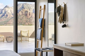 Premium bedding, pillow-top beds, in-room safe, desk - Sky Rock Sedona, a Tribute Portfolio Hotel (Sedona)