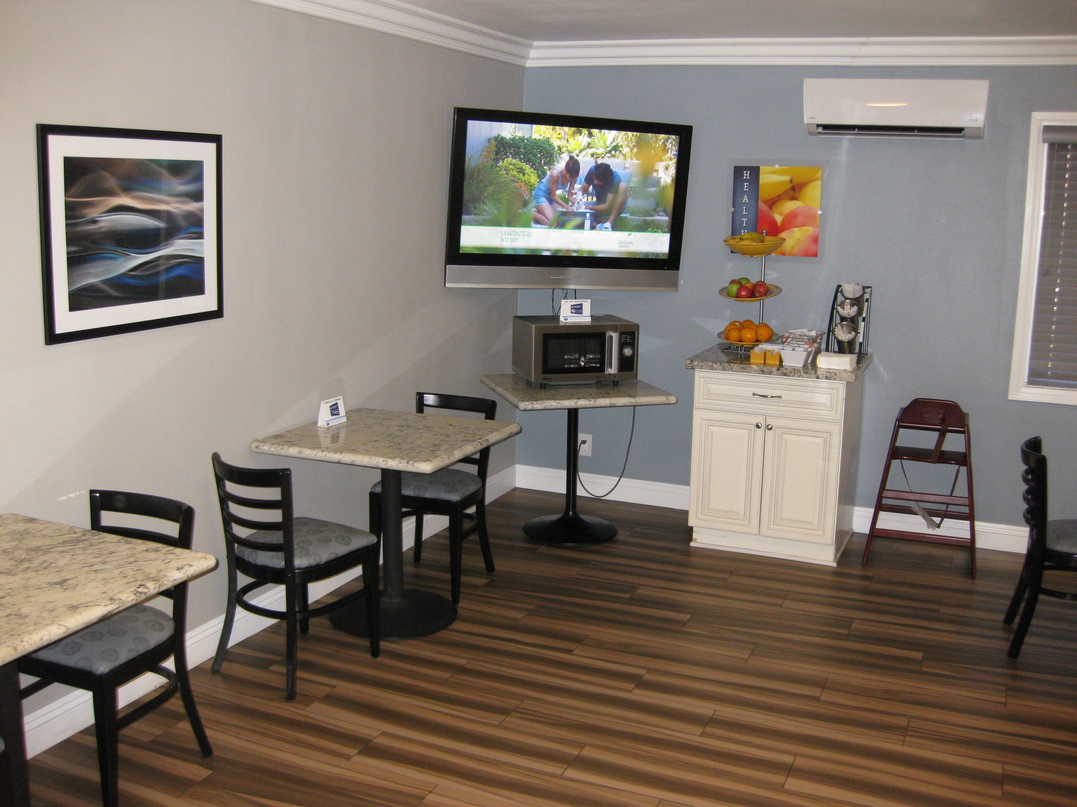 free daily full breakfast