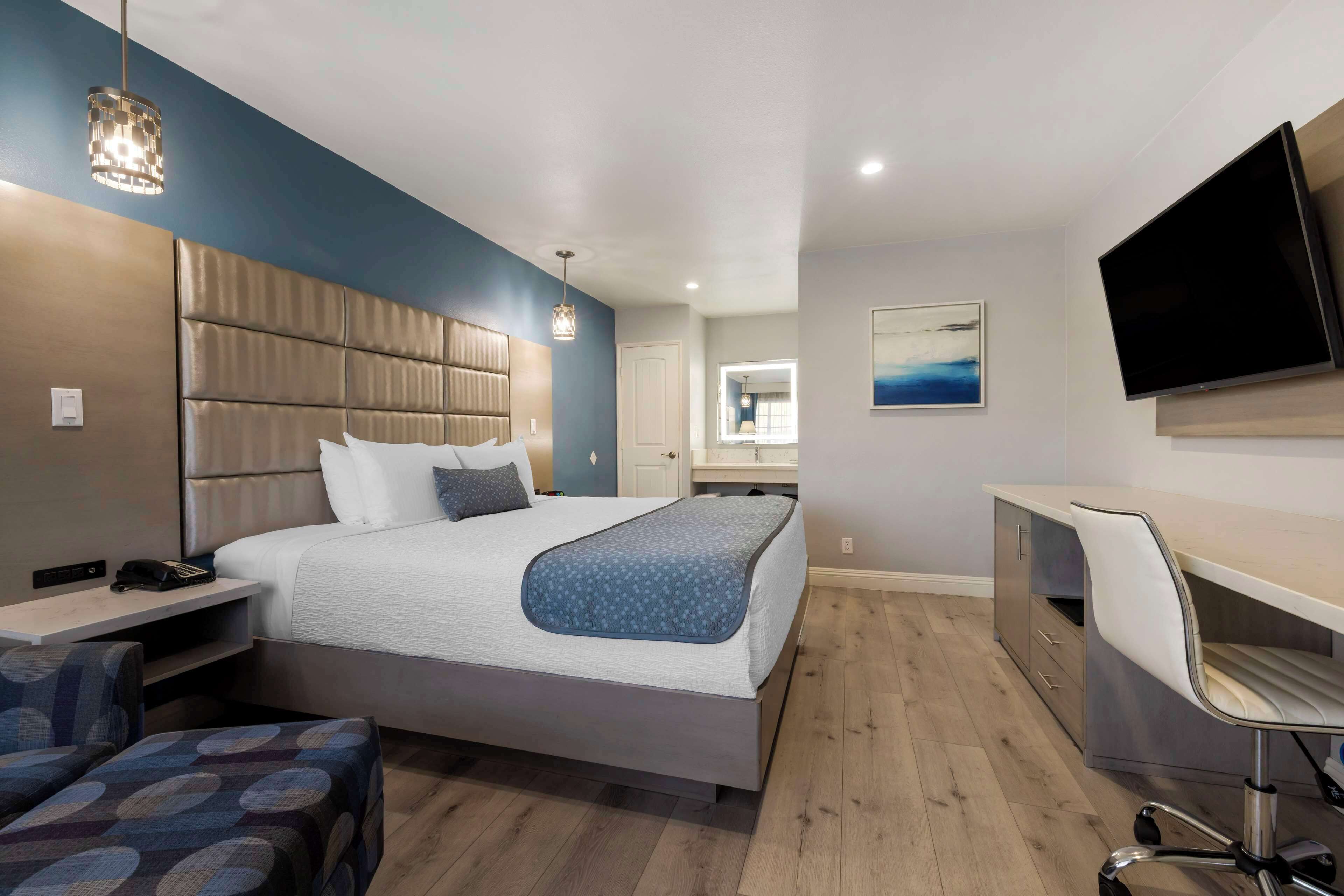 Pillowtop beds, desk, laptop workspace, blackout drapes