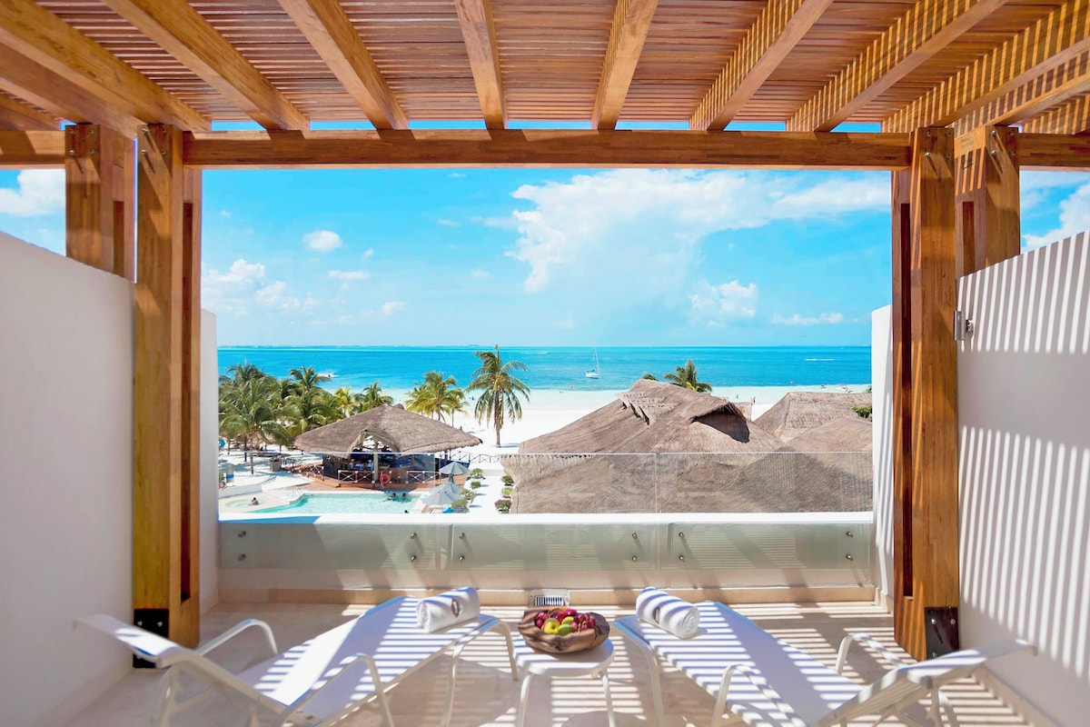 Signature Suite, 1 King Bed, Oceanfront