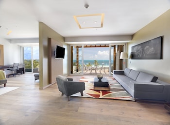 Signature Suite, 1 King Bed, Oceanfront | Room amenity at InterContinental Presidente Cancun Resort, an IHG Hotel