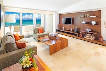 Suite, 1 King Bed (Caribbean) | Premium bedding, down comforters, minibar, in-room safe at InterContinental Presidente Cancun Resort by IHG