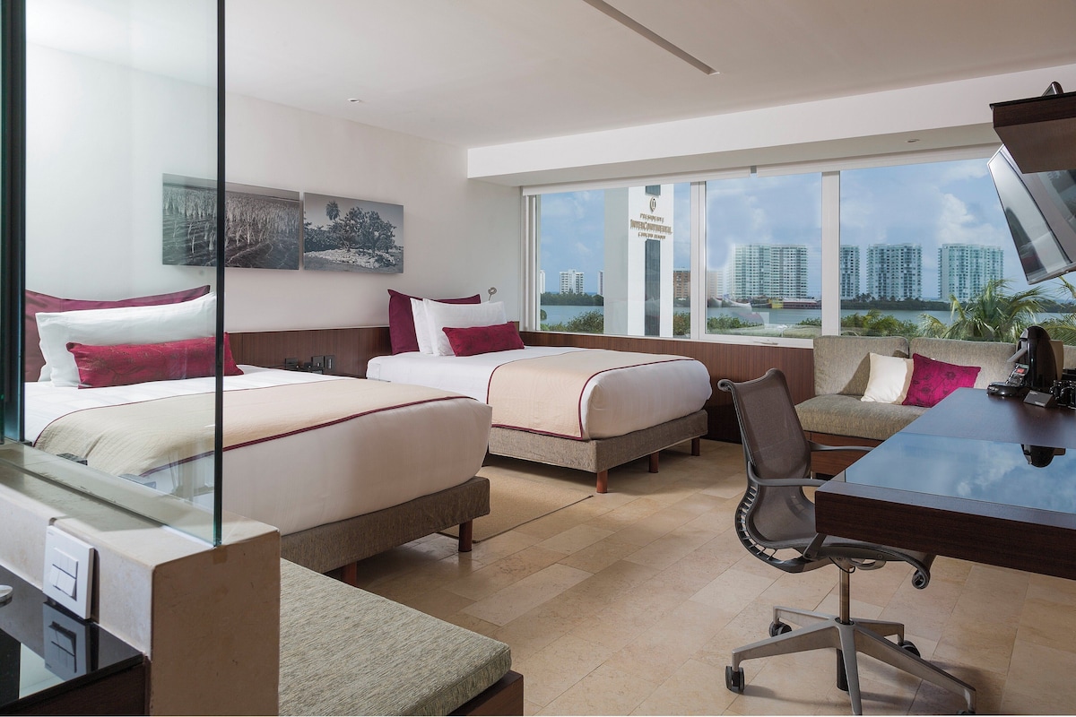 Premium bedding, down duvets, minibar, in-room safe