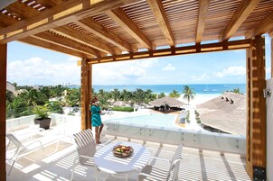 Signature Suite, 1 King Bed, Oceanfront | Terrace/patio