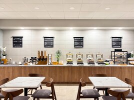 Desayuno buffet todos los días (con cargo)