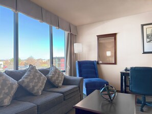 1 bedroom, in-room safe, desk, iron/ironing board
