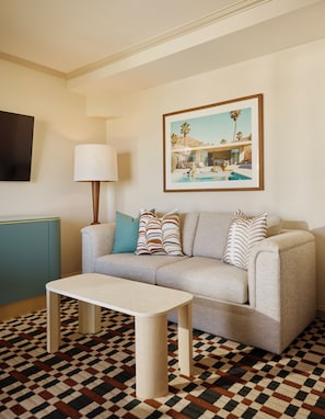 Suite, 1 King Bed (Sunset) | Living area