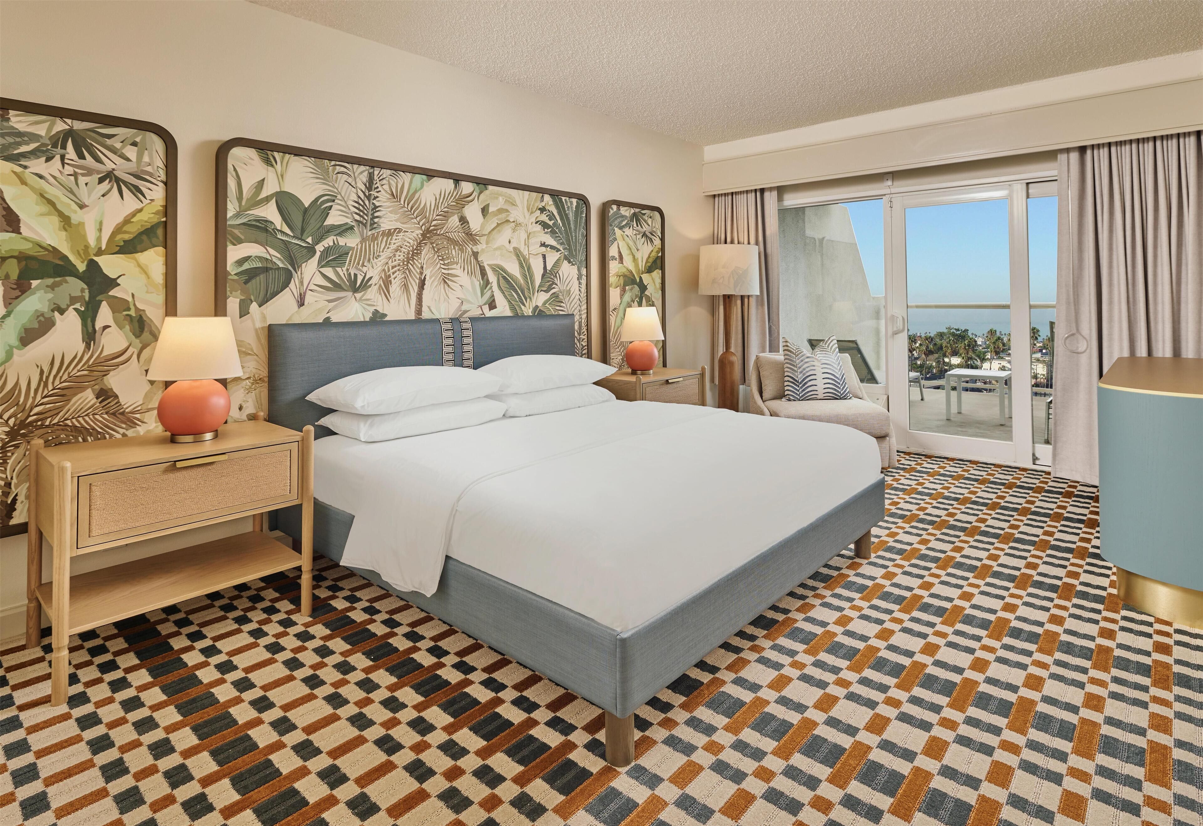 Room, 1 King Bed, Ocean View (Bathtub, Balcony) | Premium bedding, down comforters, in-room safe, individually decorated