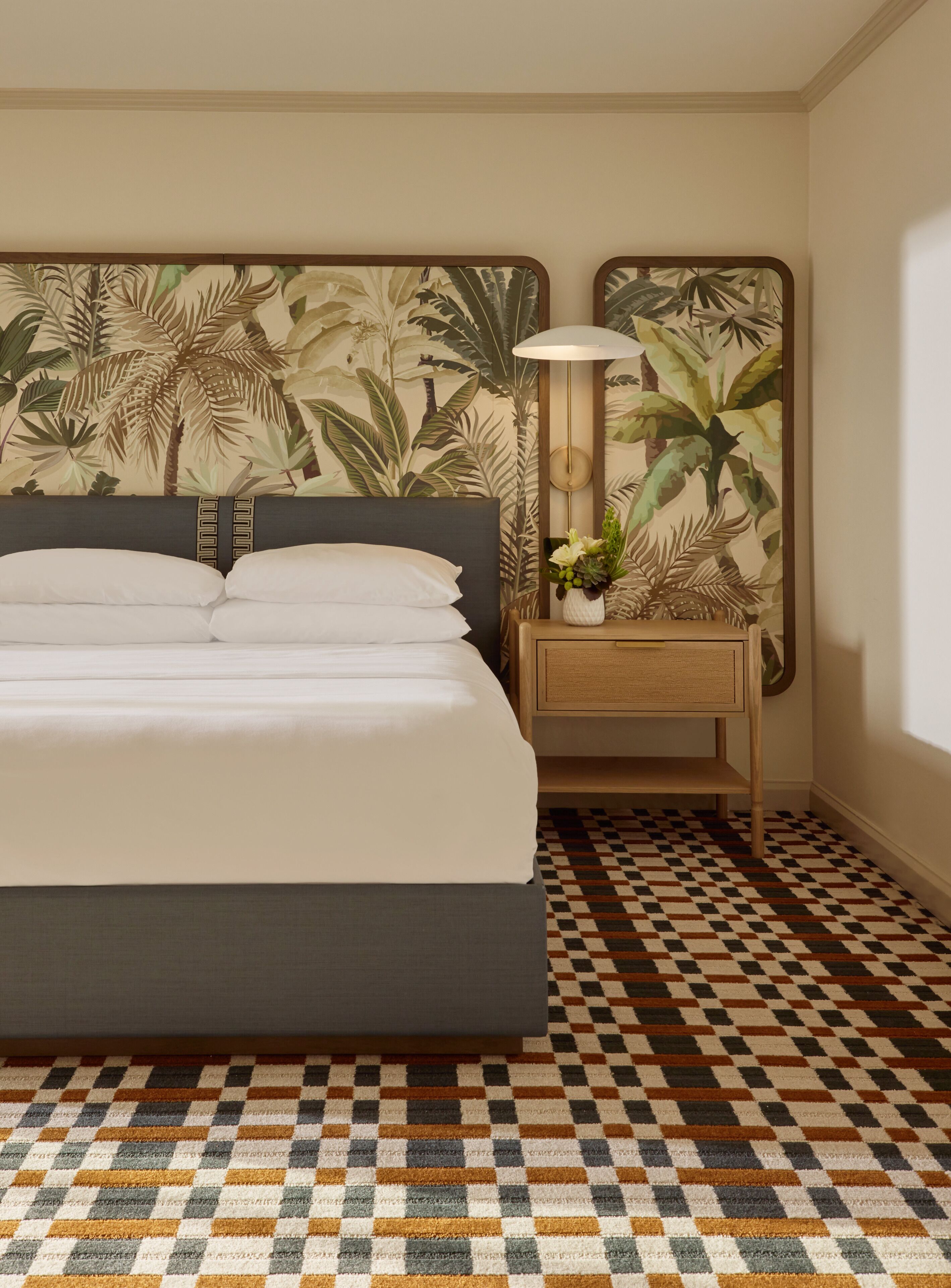 Kamer, 1 queensize bed | Luxe beddengoed, donsdekens, een kluis op de kamer