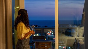 Chambre, 1 très grand lit, balcon, vue océan | Literie de qualité supérieure, couette en duvet d'oie