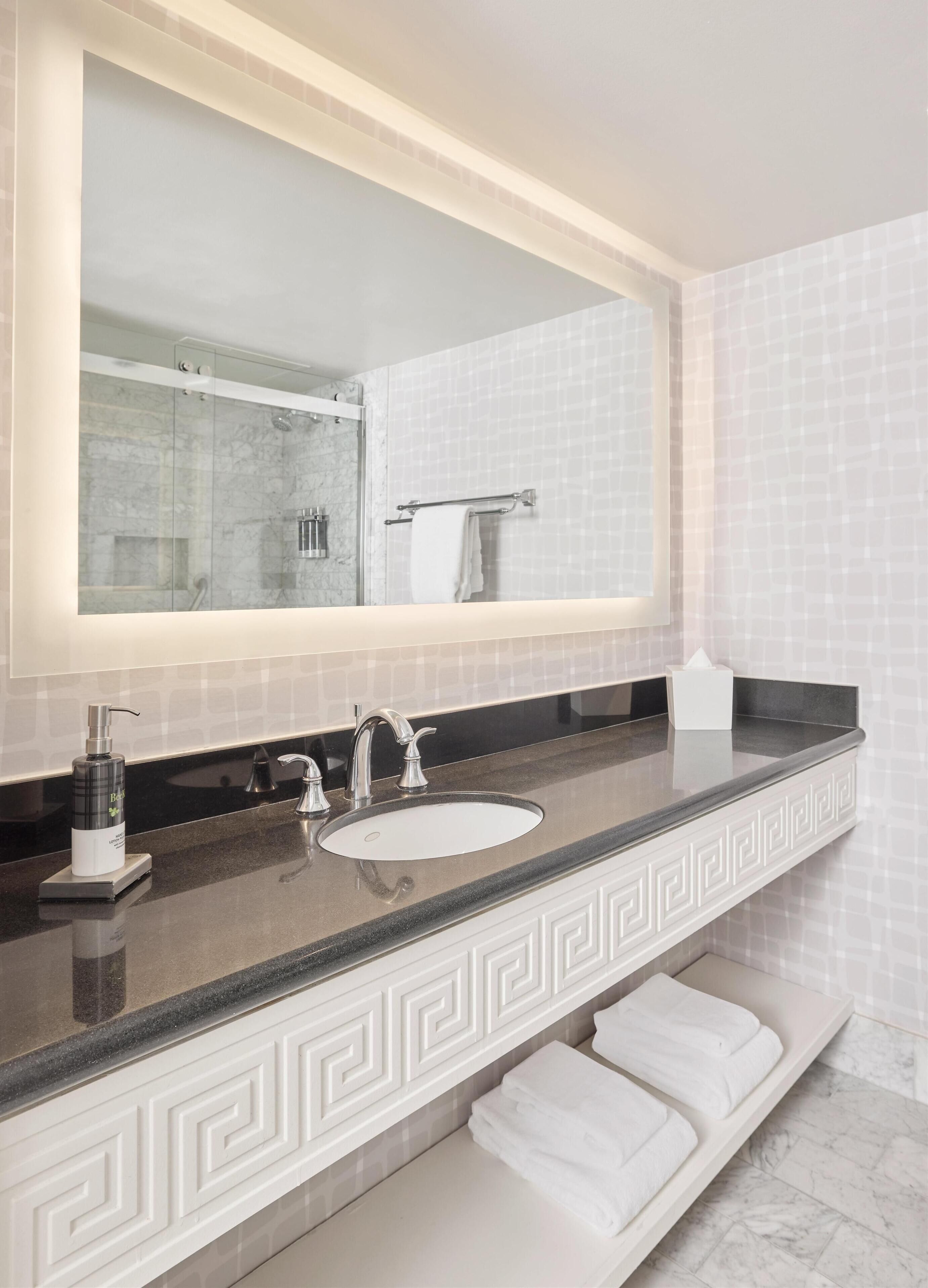 淋浴/浴缸二合一、免費盥洗用品、吹風機、毛巾