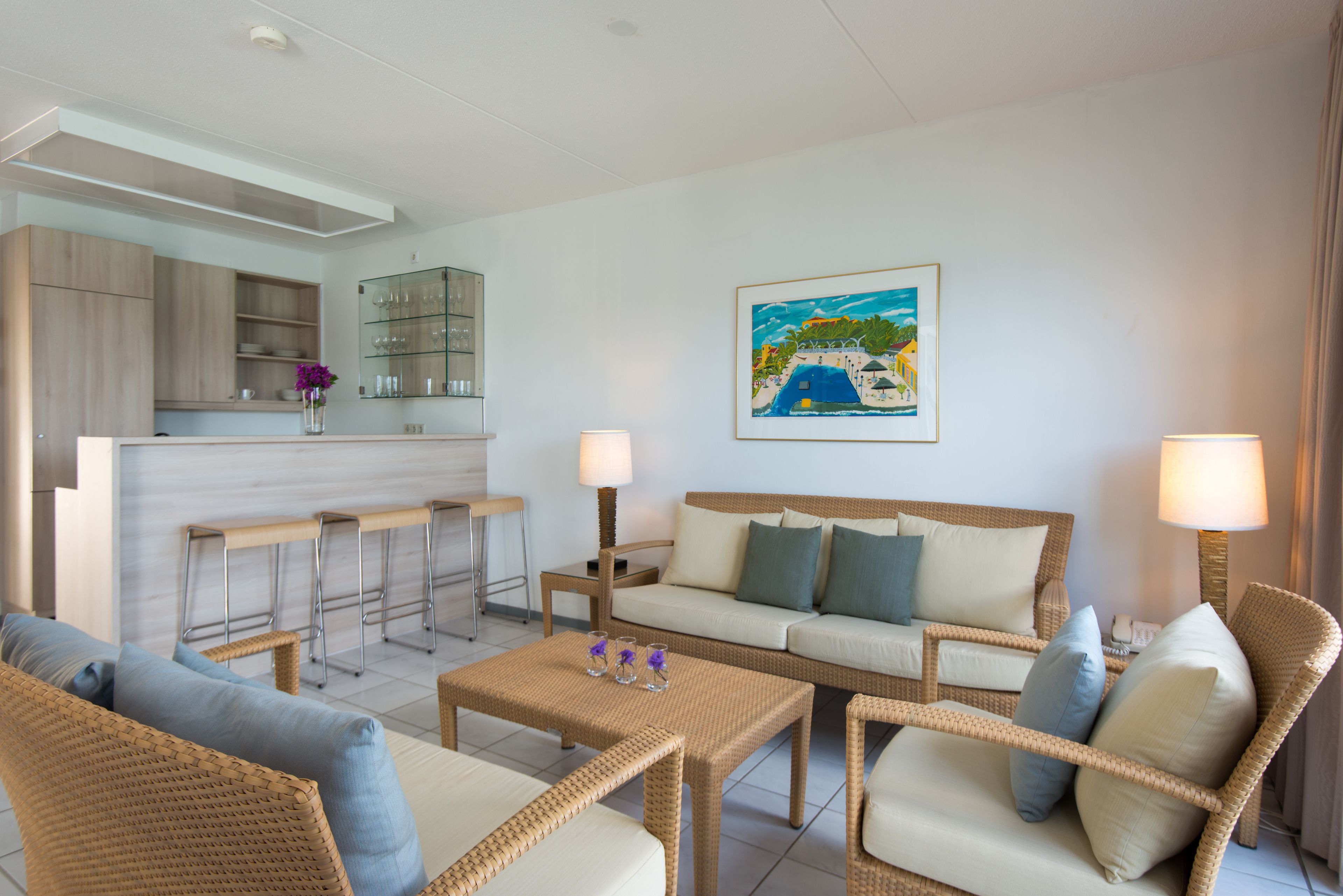 fridge, coffee/tea maker, electric kettle, ice maker