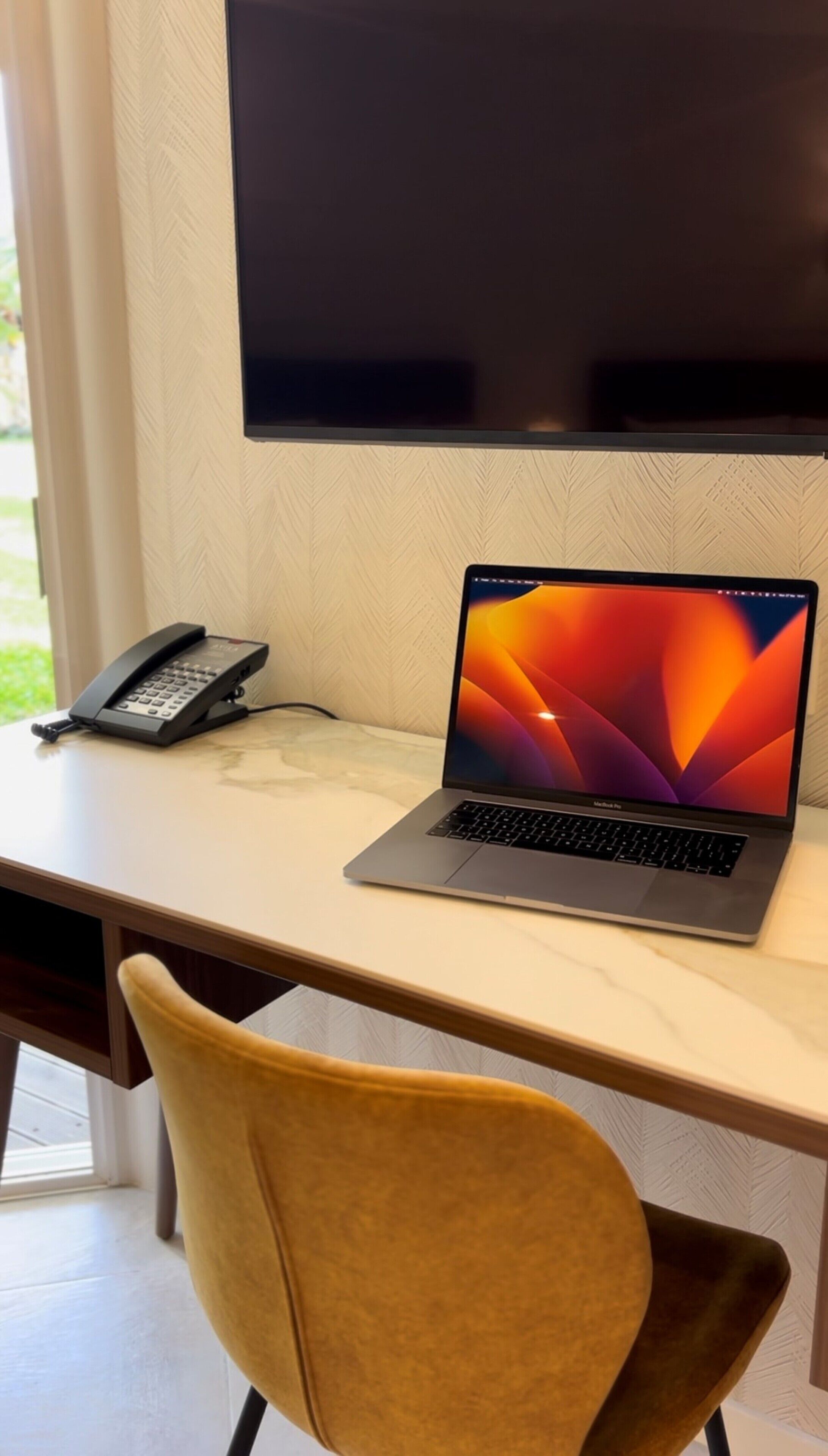 deluxe room (octagon) | 1 bedroom, in-room safe, desk, blackout curtains