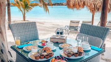 3 restaurants; breakfast, lunch, dinner and brunch served