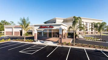 Welcome to Hampton Inn, where guests can enjoy a convenient central entrance and ample parking.