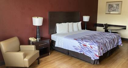Red Roof Inn & Suites Cleveland, TN