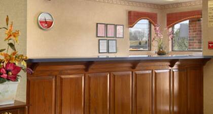 Red Roof Inn & Suites Cleveland, TN