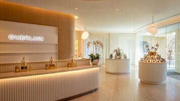 Couples treatment room(s), sauna, steam room, body treatments