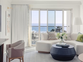 Premium bedding, in-room safe, individually decorated at Regent Santa Monica Beach