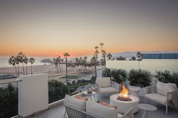 Premium bedding, in-room safe, individually decorated at Regent Santa Monica Beach