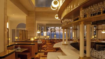 2 間酒吧/酒廊、池畔酒吧
