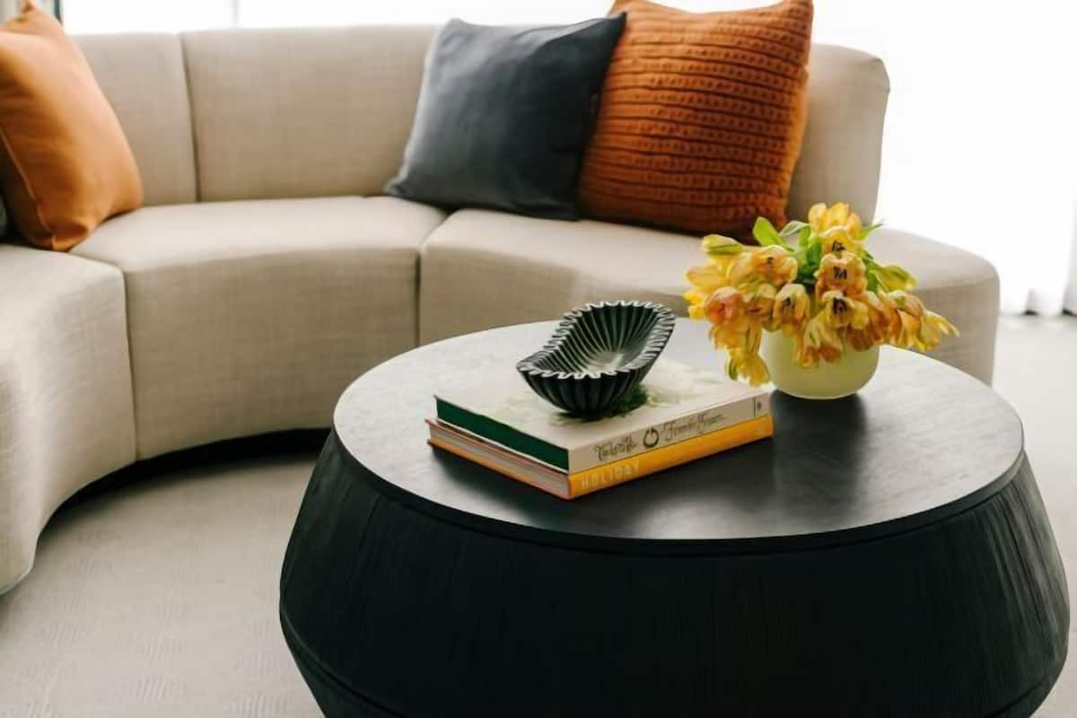 Living area | Flat-screen TV, toys, pay movies