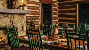 ์์นจ ์์ฌ, ์ ์ฌ ์์ฌ ๋ฐ ์ ๋
์์ฌ ์ ๊ณต