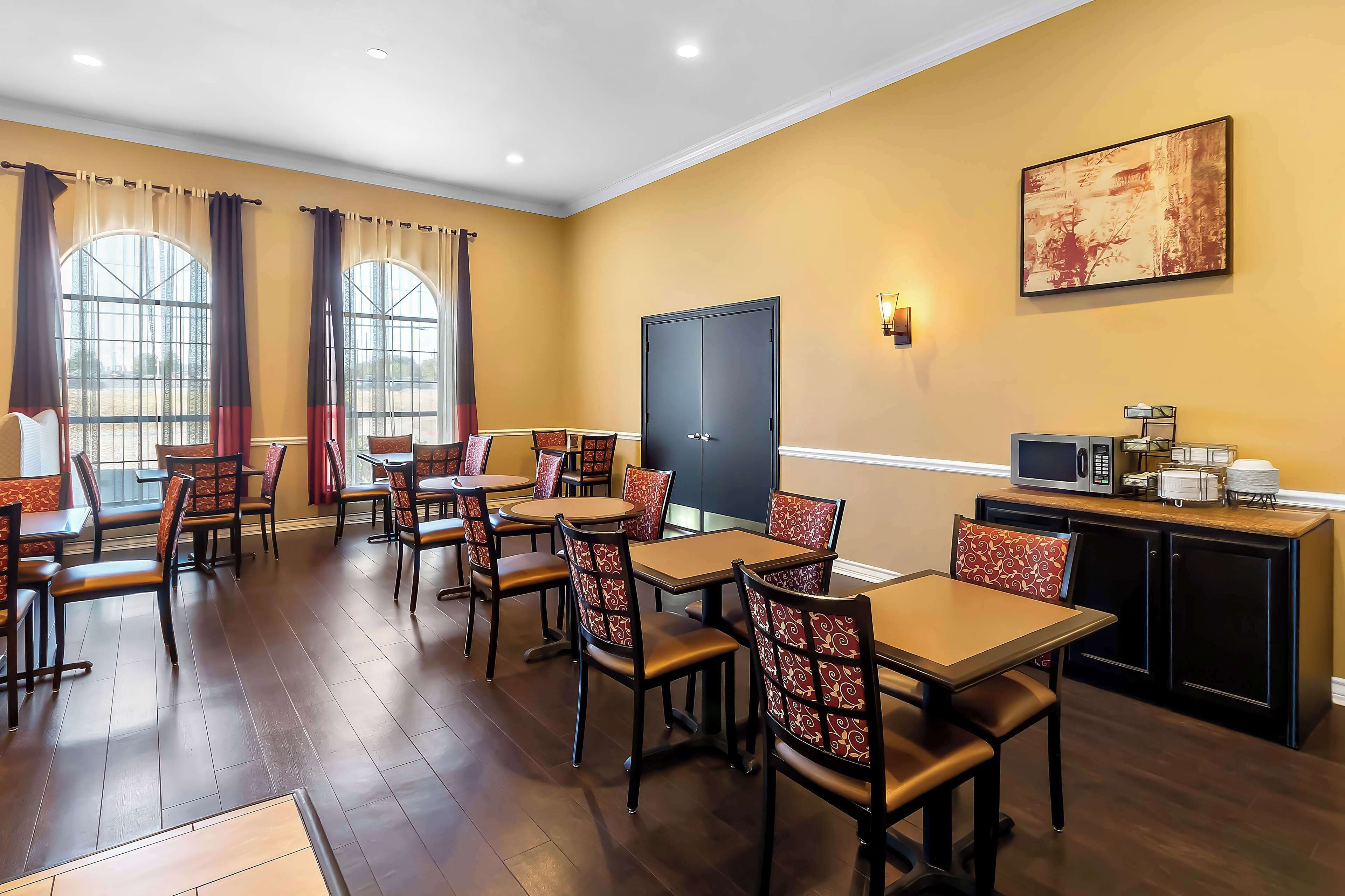 free daily full breakfast