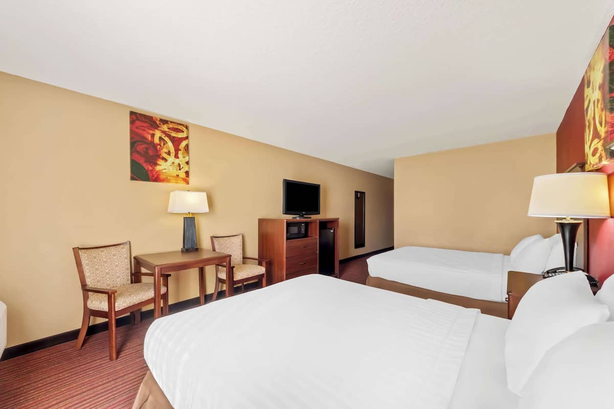 Desk, laptop workspace, iron/ironing board, free WiFi
