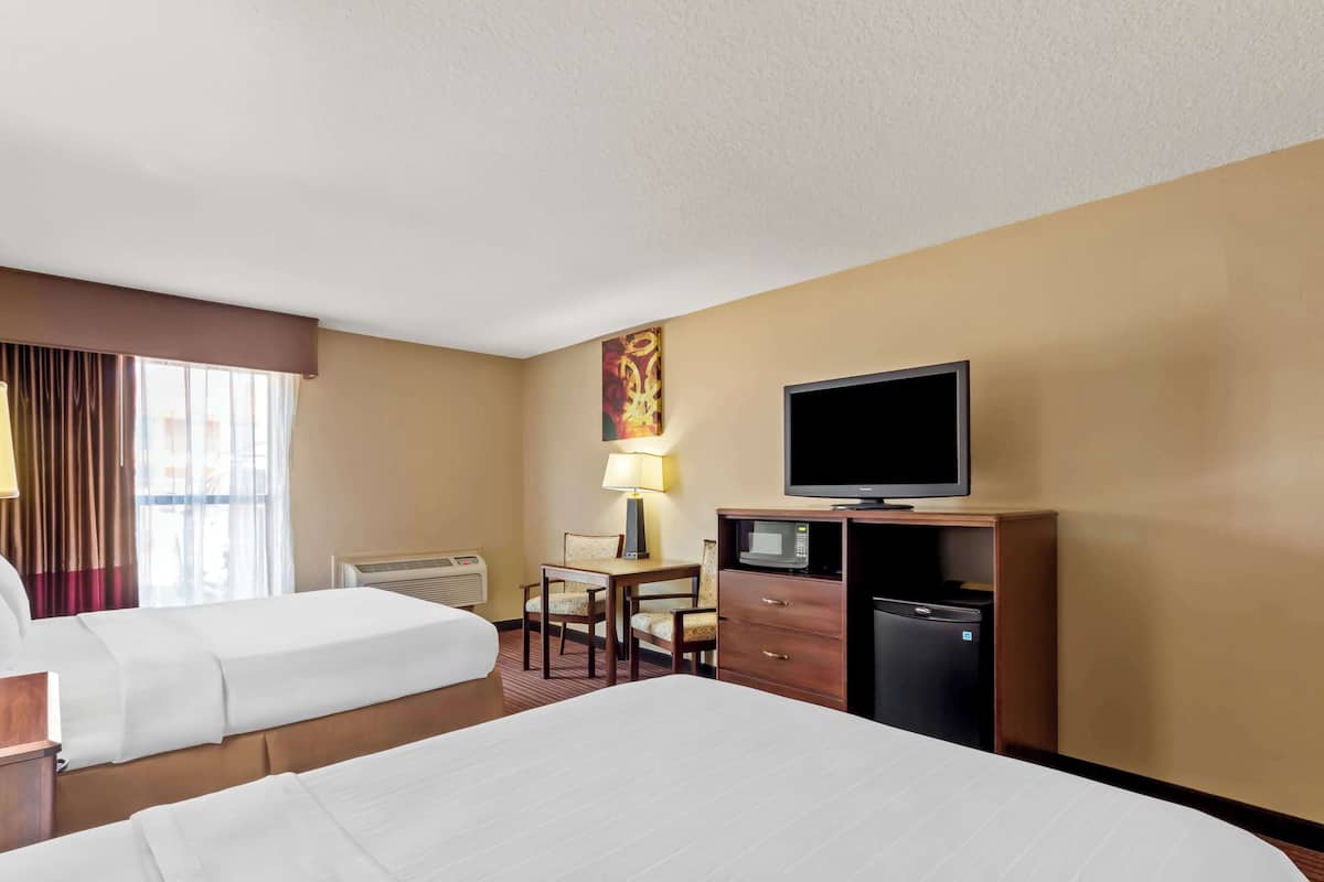 Desk, laptop workspace, iron/ironing board, free WiFi
