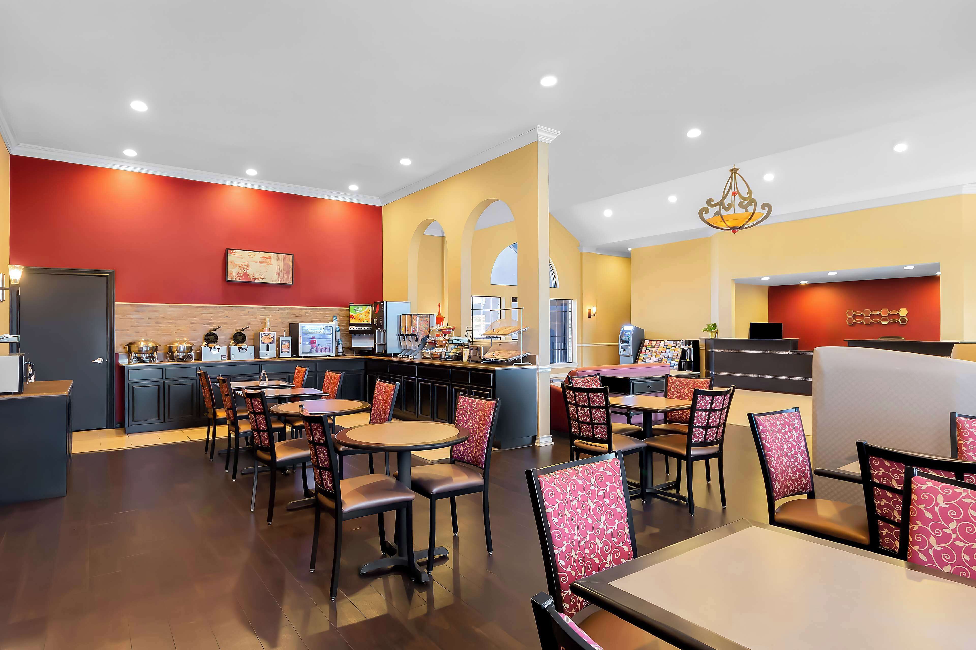 free daily full breakfast