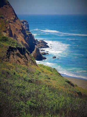 On the beach - Pacifica Lighthouse Hotel Trademark Collection by Wyndham (Pacifica)