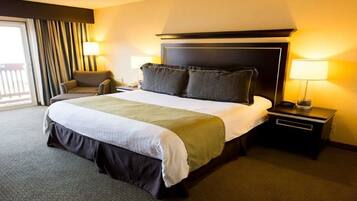 Hypo-allergenic bedding, in-room safe, desk, laptop workspace