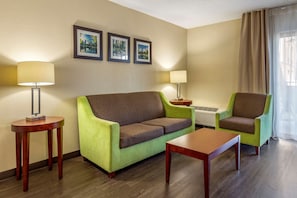 Suite, King Bed, Living room